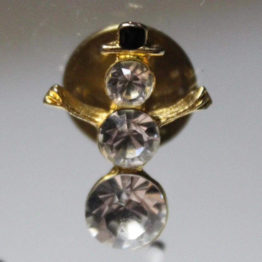 Unbranded Snowman Pin Rhinestone Gold Tone Holiday Winter Christmas Lapel Brooch